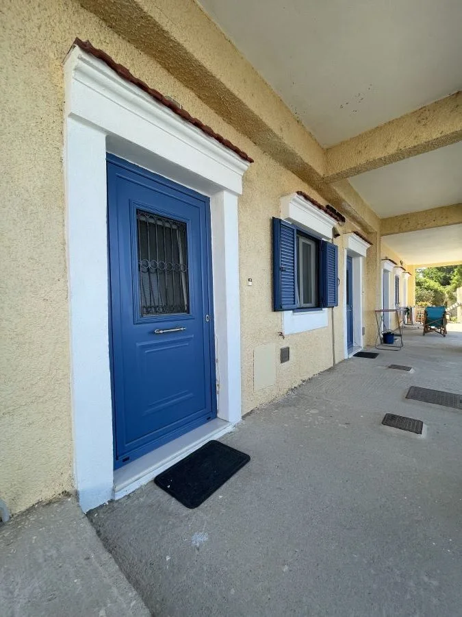 LARGE ROOM & HOUSE TO RENT OINOUSSES-ROOMS