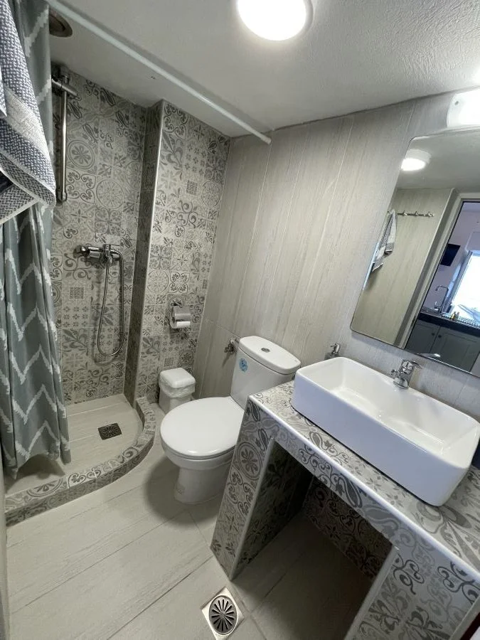 LARGE ROOM & HOUSE TO RENT OINOUSSES-ROOMS