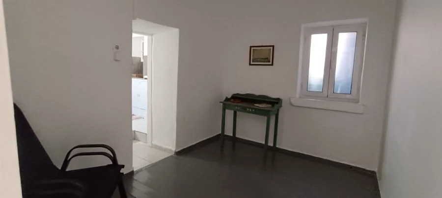 ΜΕ ΑΥΛΗ ΕΝΟΙΚΙΑΖΟΜΕΝΟ ΠΑΡΑΔΟΣΙΑΚΟ ΣΠΙΤΙ 80ΤΜ ΟΙΝΟΥΣΣΕΣ oinousses-rooms.gr_ΓΡΑΦΕΙΟ