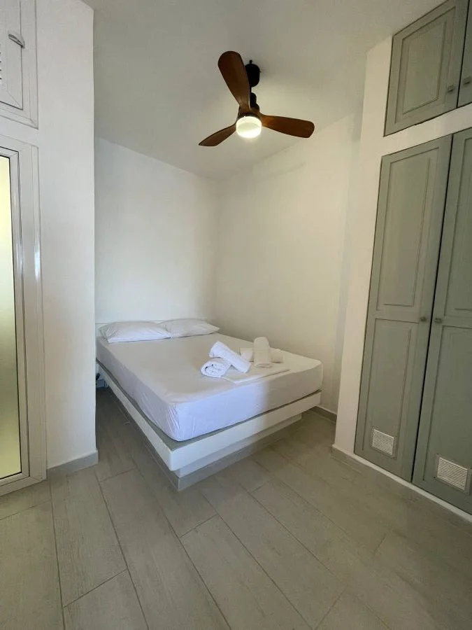 LARGE ROOM & HOUSE TO RENT OINOUSSES-ROOMS